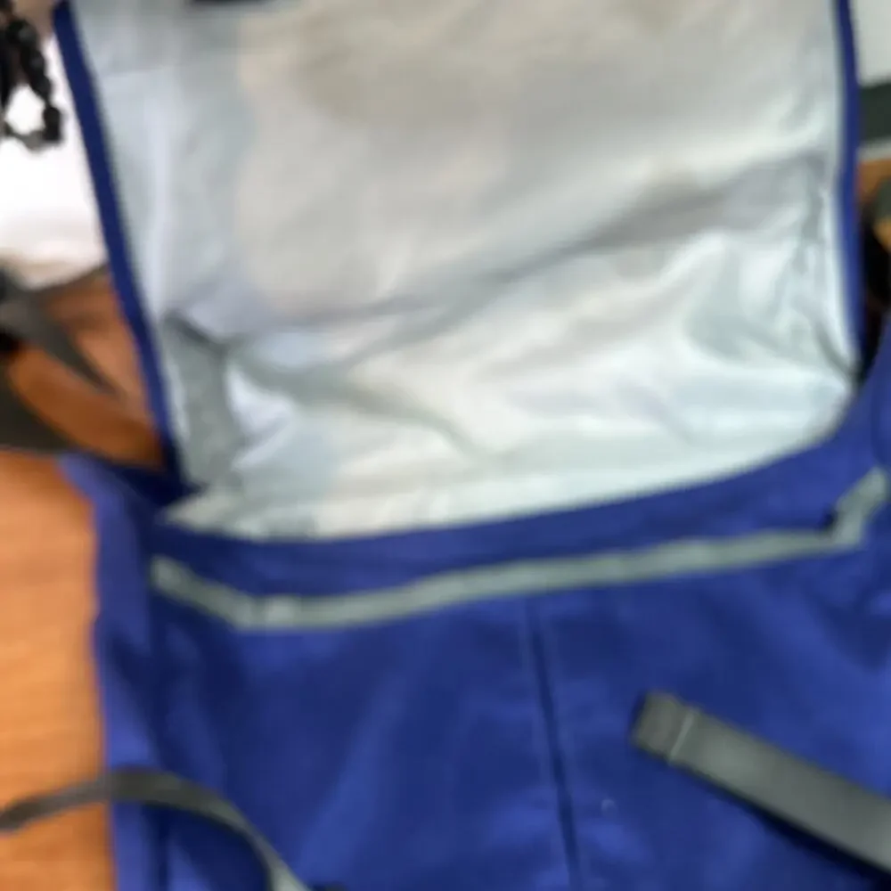 Patagonia Critical Mass Messenger Bag and Laptop Case Blue/Red Zipper